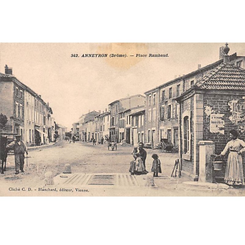 ANNEYRON - Place Rambaud - très bon état