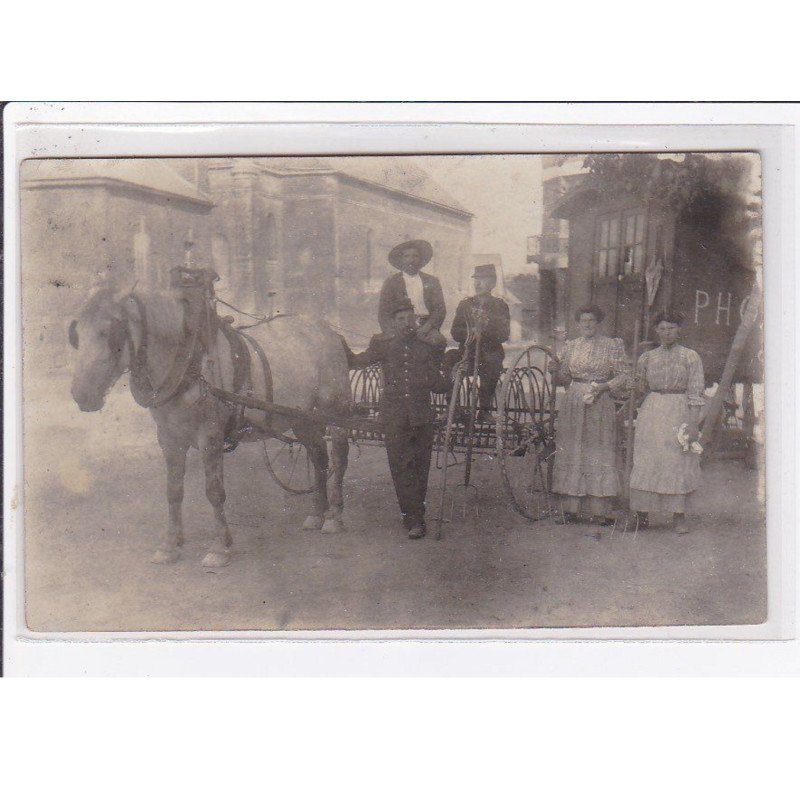 A LOCALISER : carte photo d'un attelage (agriculture - materiel agricole)(église) (cachet du 62) - très bon état