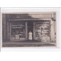 A LOCALISER 67/68 : carte photo d'un salon de coiffure - très bon état