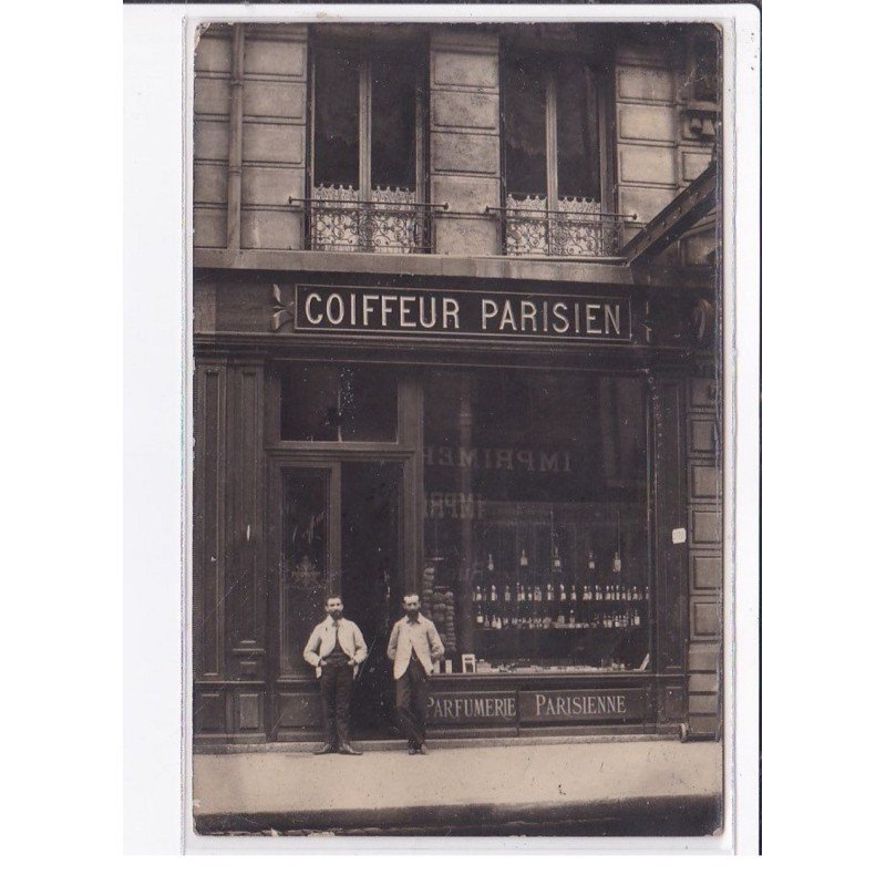 LYON : carte photo du salon de coiffure " Coiffeur parisien" (coiffeur) - bon état (adhérence au dos)
