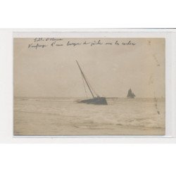 SABLES D'OLONNE - Carte photo - bateau (naufrage d'une barque de pêche) - très bon état