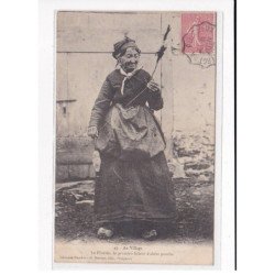 Au Village, Une fileuse - très bon état
