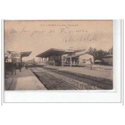 VIGNEUX - La Gare - Sur les quais - très bon état