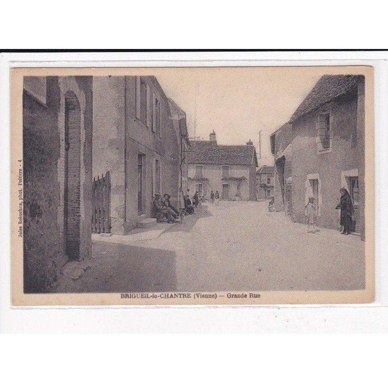 BRIGUEIL-LE-CHANTRE : Grande Rue - très bon état