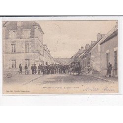 LAROCHE-SUR-YONNE : Un jour de vente - très bon état