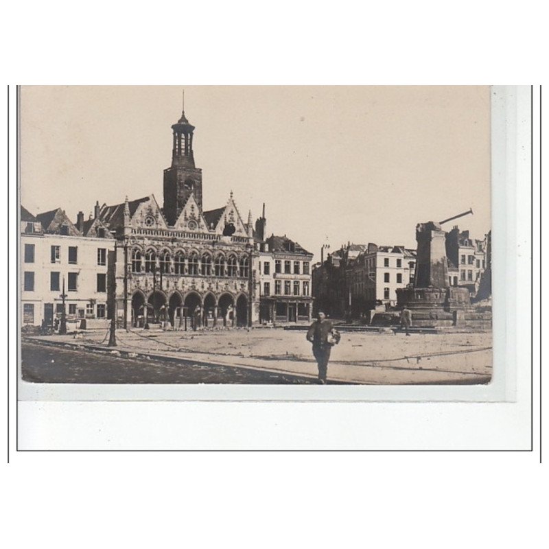 SAINT QUENTIN - CARTE PHOTO - Place du Marché 1918 - très bon état