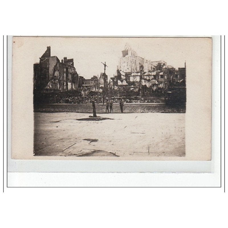 SAINT QUENTIN - CARTE PHOTO - Place de l'Hôtel de Ville - très bon état