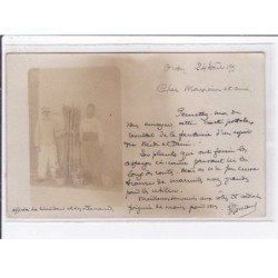 ALGERIE - ORAN : carte photo de militaires a côté de "fausses asperges" !?! (voir texte - surréalisme) - très bon état