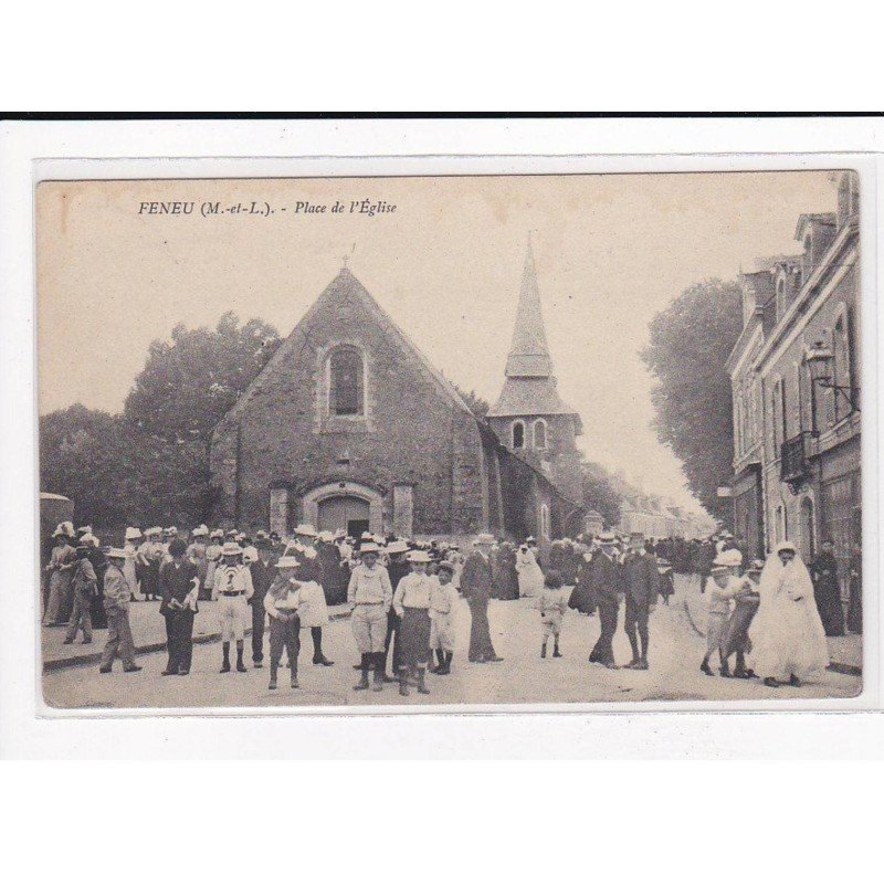 FENEU : Place de l'Eglise - très bon état