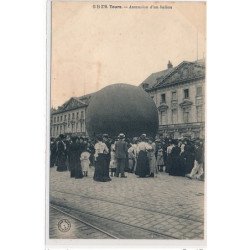 TOURS : ascension d'un ballon -  bon etat (traces)