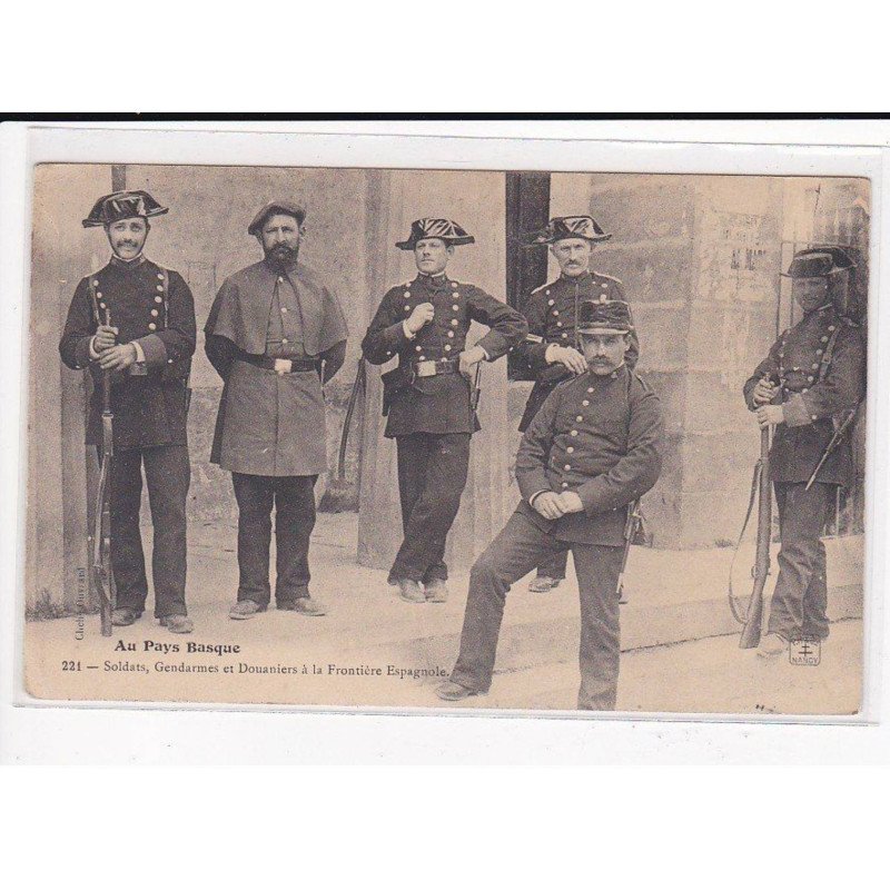 Au Pays Basque, Soldats, Gendarmes et Douaniers à la frontière espagnole - très bon état