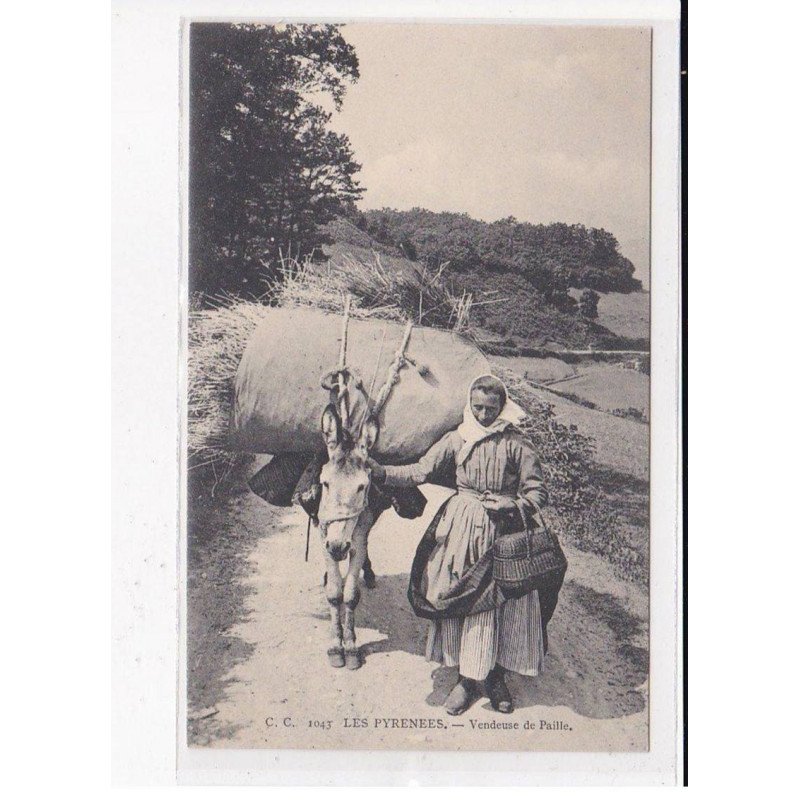 LES PYRENEES : Vendeuse de Paille - très bon état