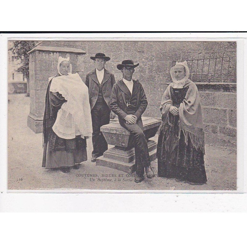 Un baptême à la sortie de l'église, C.M.C.B - très bon état