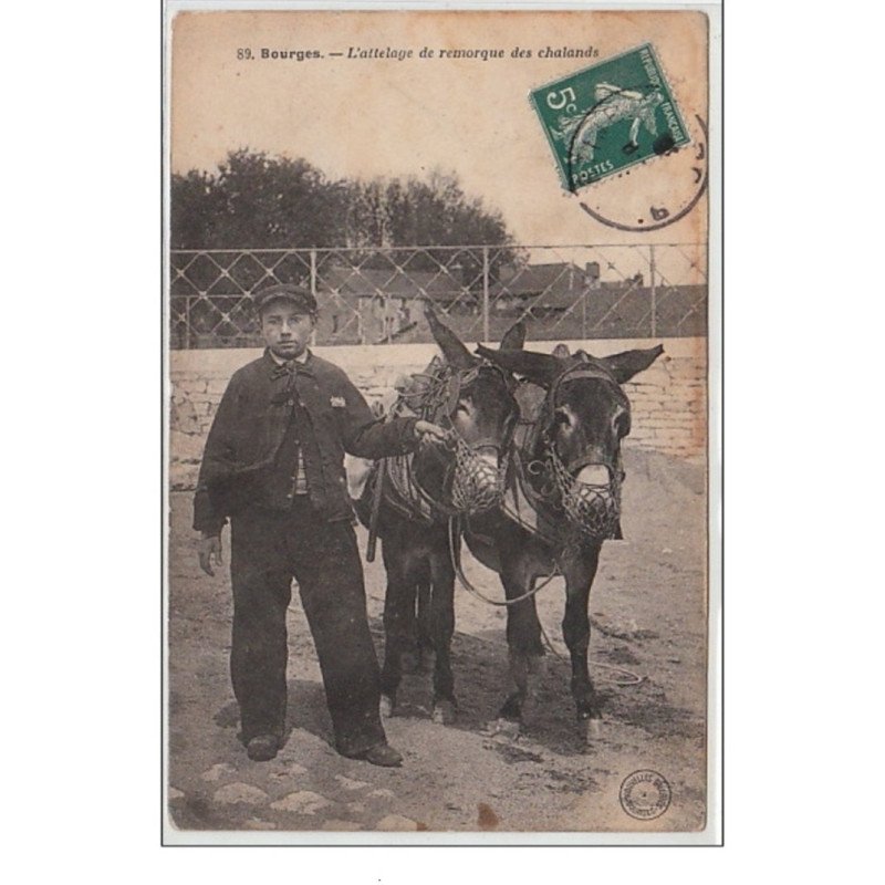 BOURGES : l'attelage de remorque des chalands - bon état