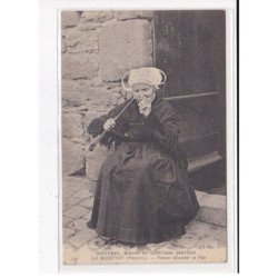 LA MARTYRE : Femme allumant sa Pipe, C.M.C.B - très bon état