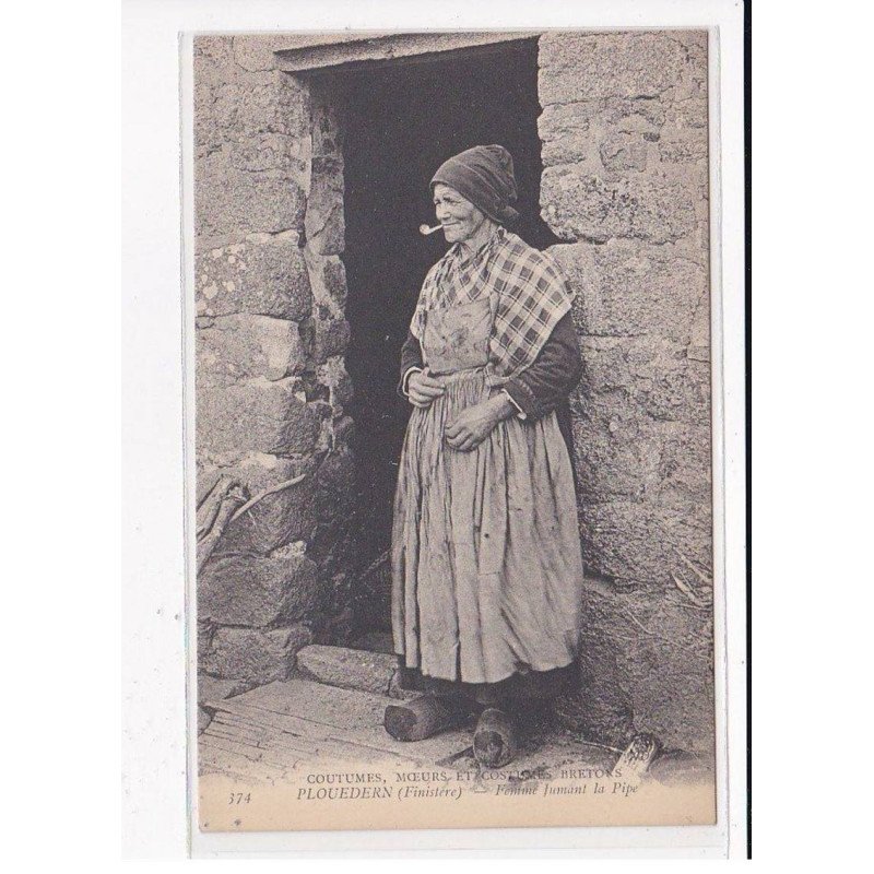 PLOUEDERN : Femme fumant la Pipe, C.M.C.B - très bon état