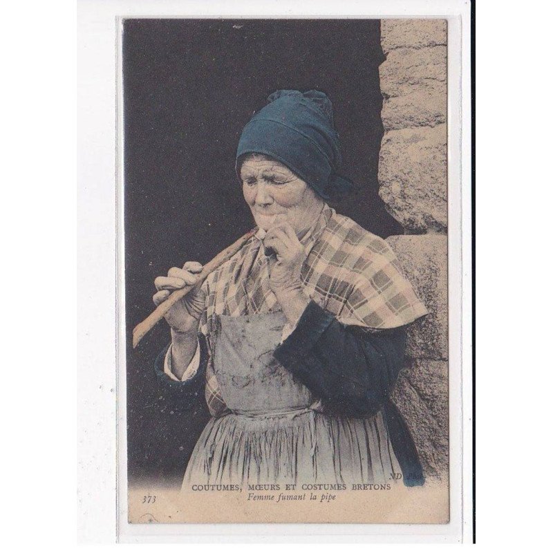 Femme fumant la Pipe, C.M.C.B - très bon état