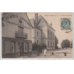 NEUVY LE ROI : place de la mairie, """"au boeuf couronné"""" - très bon état