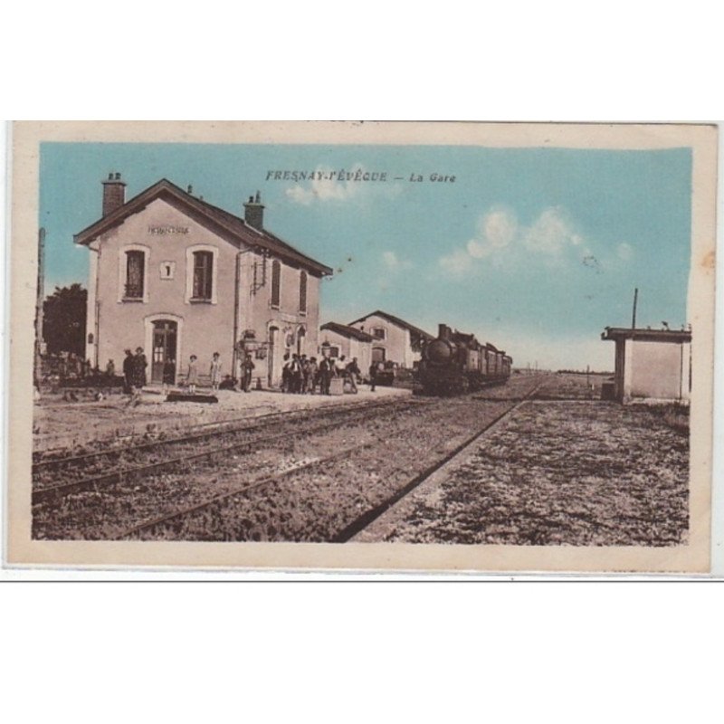 FRESNAY L'EVEQUE : la gare - très bon état
