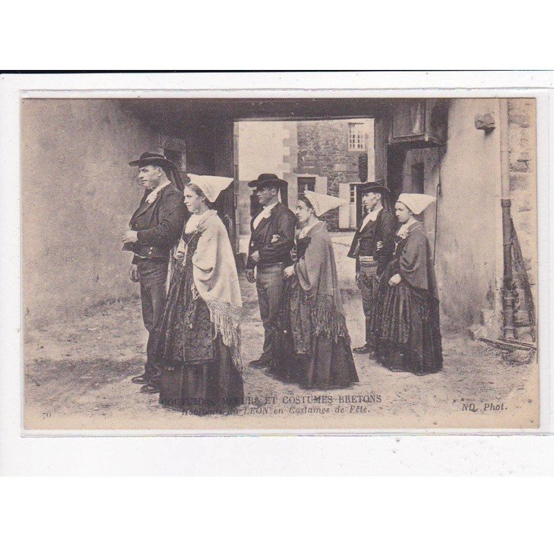 Habitants du LEON en costumes de fête, C.M.C.B - très bon état