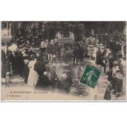 LA MOTTE BEUVRON : une procession - très bon état