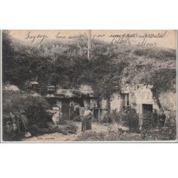 CORCY : la mairie, l'école et l'église - très bon état