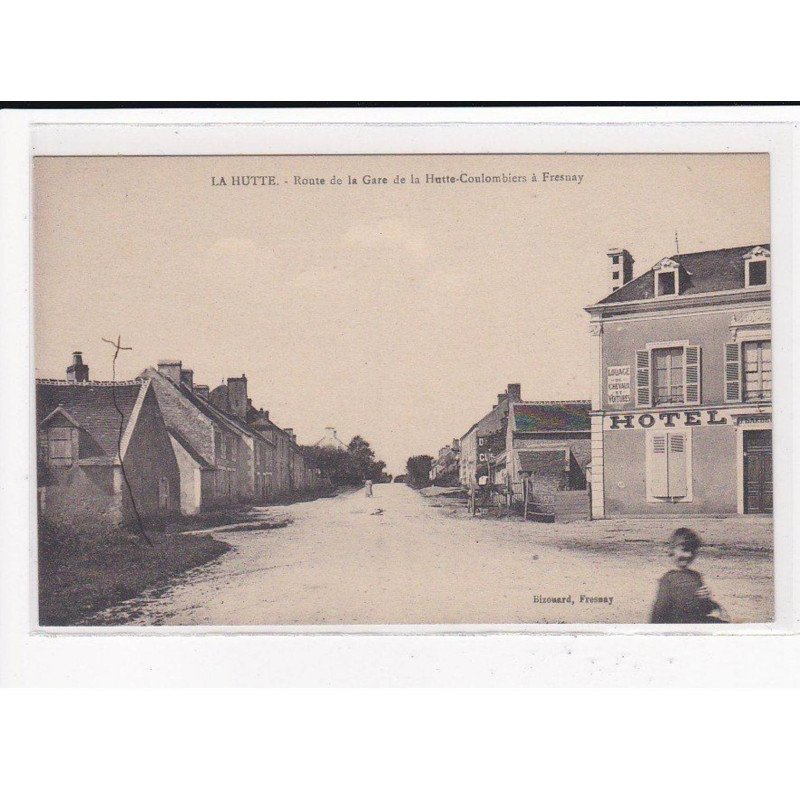 LA HUTTE : Route de la Gare de la Hutte-Coulombiers à Fresnay - très bon état