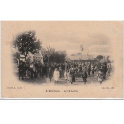 ETREILLERS : les fêtes un 14 juillet - bon état (un coin froissé)
