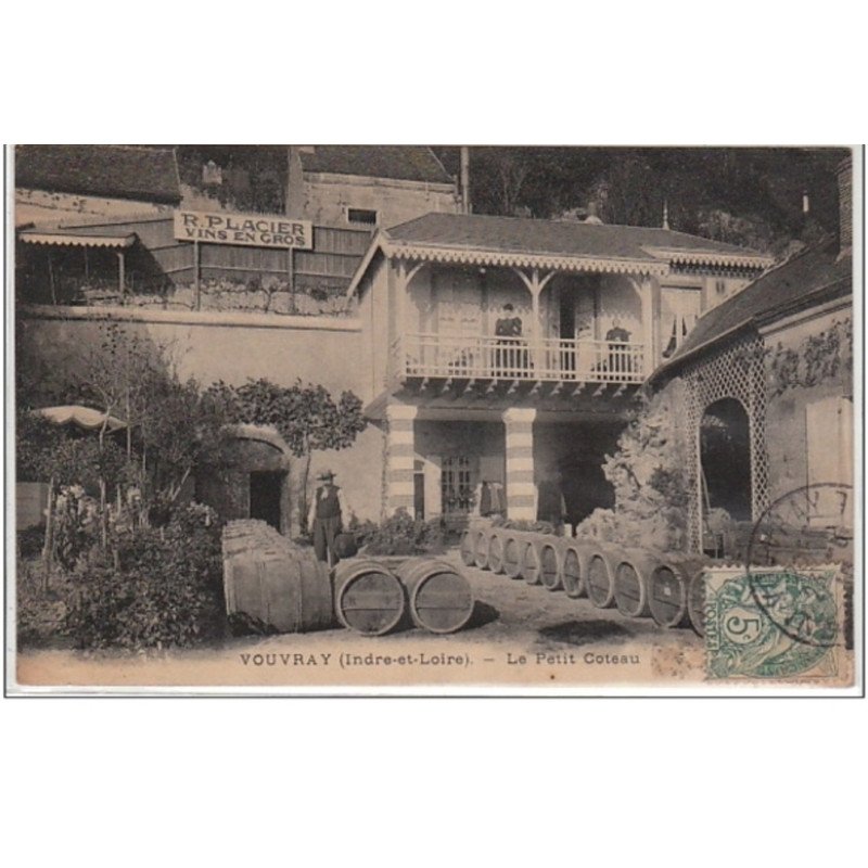 VOUVRAY : le Petit coteau - marchand de vins - très bon état ( une marque au dos) VOUVRAY : le Petit coteau - marchand de vins - très bon état ( une marque au dos)