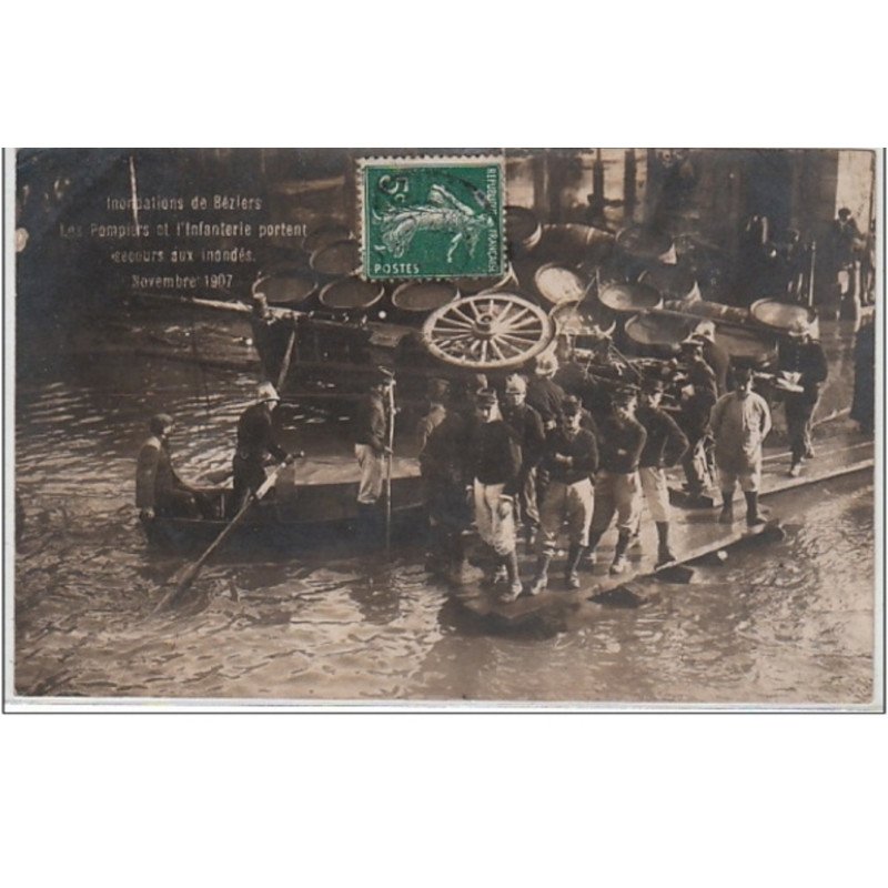 BEZIERS : carte photo des inondations en 1907 - les pompiers - bon état (traces au verso)