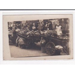 PARIS : Marchande de Fruits et Légumes - état