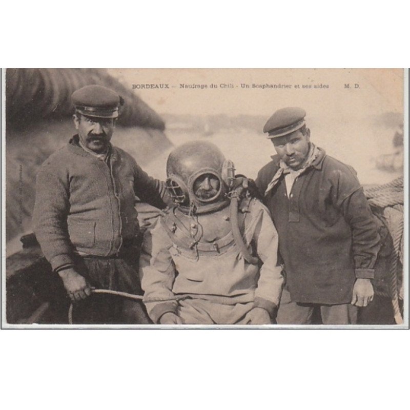 BORDEAUX : naufrage du """"CHILI"""" - scaphandrier et ses aides - très bon état