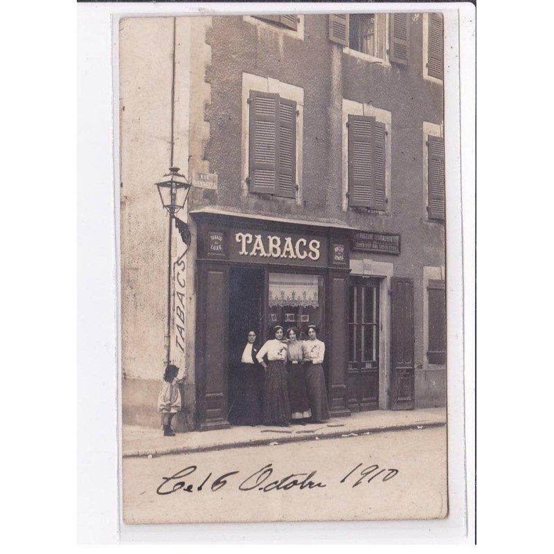 BIARRITZ : carte photo du tabac (recettes indirectes) (rue Gambetta) - bon état (traces au dos) BIARRITZ : carte photo du tabac (recettes indirectes) (rue Gambetta) - bon état (traces au dos)