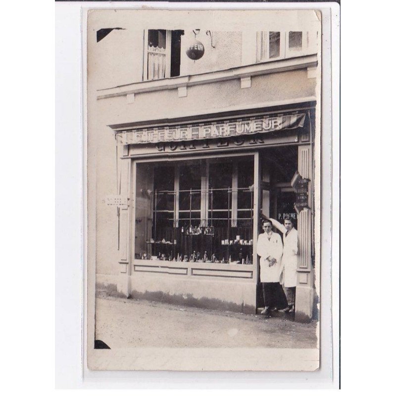 BIARRITZ ? : carte photo du magasin d'un salon de coiffure (coiffeur - parfumeur PACHE ?) - très bon état BIARRITZ ? : carte photo du magasin d'un salon de coiffure (coiffeur - parfumeur PACHE ?) - très bon état