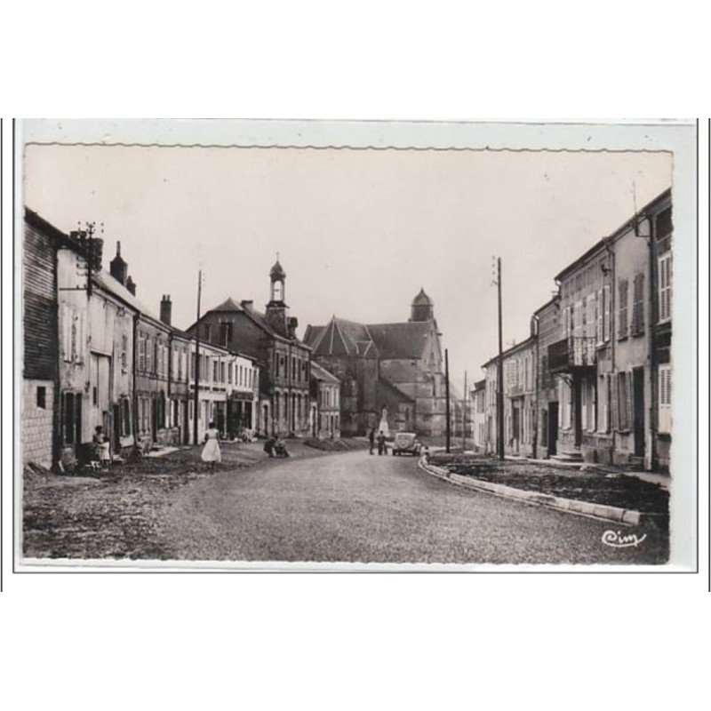 LAUNOIS : grand'rue - très bon état