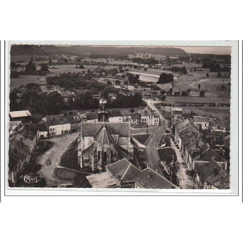 LAUNOIS : vue aérienne - l'église et la place - très bon état