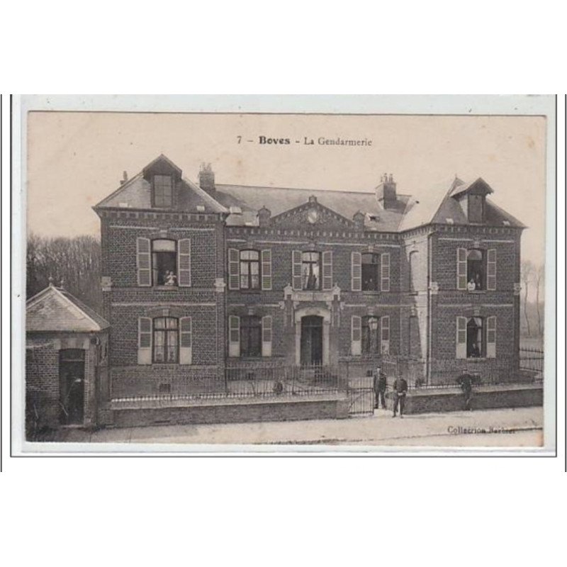 BOVES : la gendarmerie - très bon état