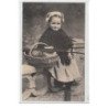 COUTUMES, MOEURS ET COSTUMES BRETONS : fillette du Finistère - très bon état