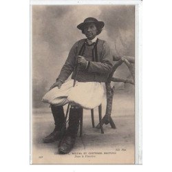 COUTUMES, MOEURS ET COSTUMES BRETONS : dans le Finistère - très bon état