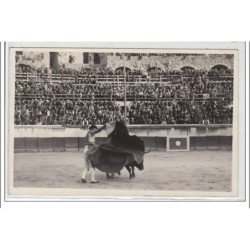 NIMES : corrida le 3 octobre 1937 - une """"Chicuelina"""" d'estudiante - CARTE PHOTO - très bon état