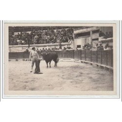 NIMES : corrida le 4 octobre 1936 - bienvenida à la muleta - CARTE PHOTO - très bon état