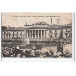 TOURS - Revue du 14 Juillet - défilé de la cavalerie - place du Palais de Justice - très bon état