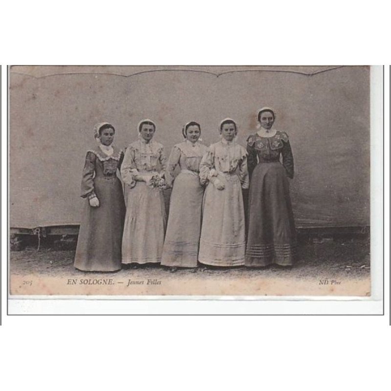 EN SOLOGNE - Jeunes Filles - très bon état