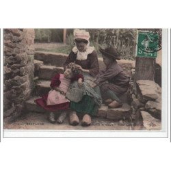 BRETAGNE costumes et moeurs - Petite scène familiale - TYPES BRETONS - très bon état