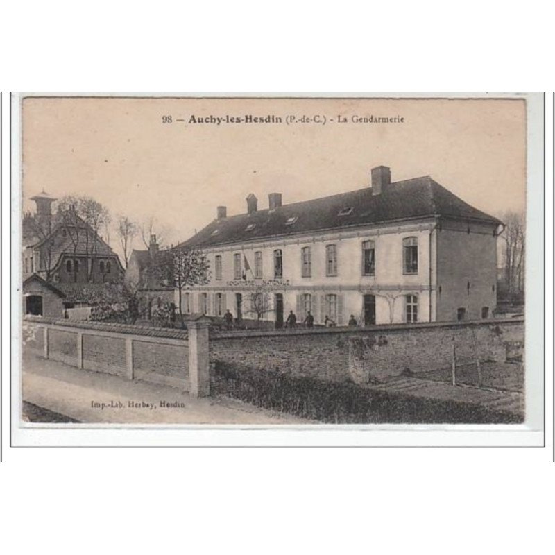 AUCHY LES HESDIN : la gendarmerie - très bon état