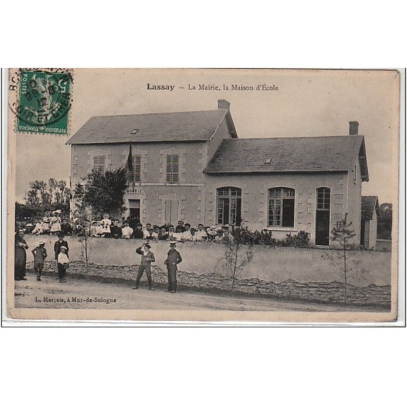 LASSAY : la mairie, la maison d'école - très bon état