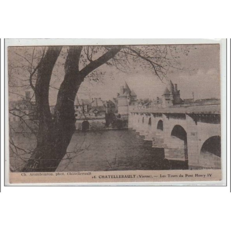 CHATELLERAULT : les Tours du pont Henry IV - très bon état CHATELLERAULT : les Tours du pont Henry IV - très bon état