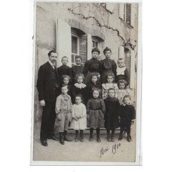 PEAS : carte photo des élèves devant leur école vers 1910 - très bon état