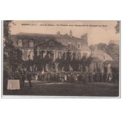 BOSMONT : vin d'honneur après l'inauguration du monument aux morts dans la cour du château - très bon état