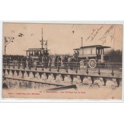 MONTAUBAN : les trolleys sur le pont - état (2 coins pliés)